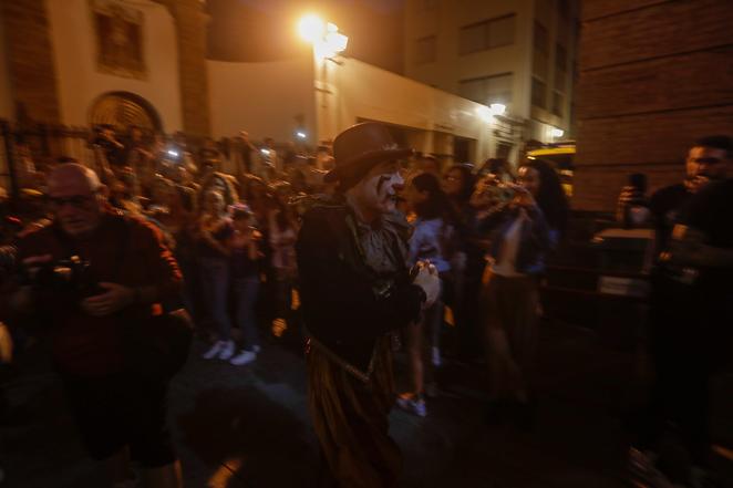 Fotos: El ambiente en la calle la noche de la Final del COAC