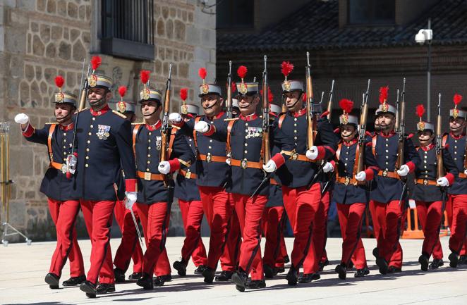 Relevo de la Guardia del Alcázar por el Regimiento del Rey nº1