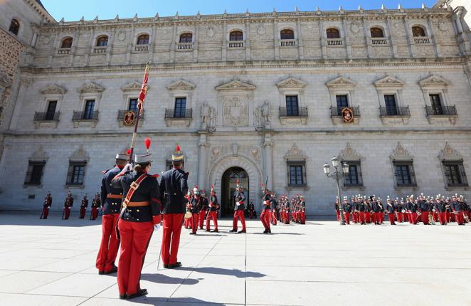 Relevo de la Guardia del Alcázar por el Regimiento del Rey nº1