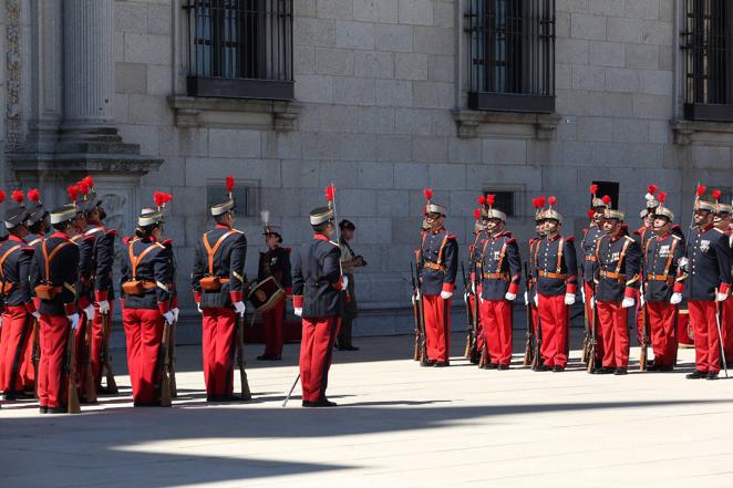 Relevo de la Guardia del Alcázar por el Regimiento del Rey nº1