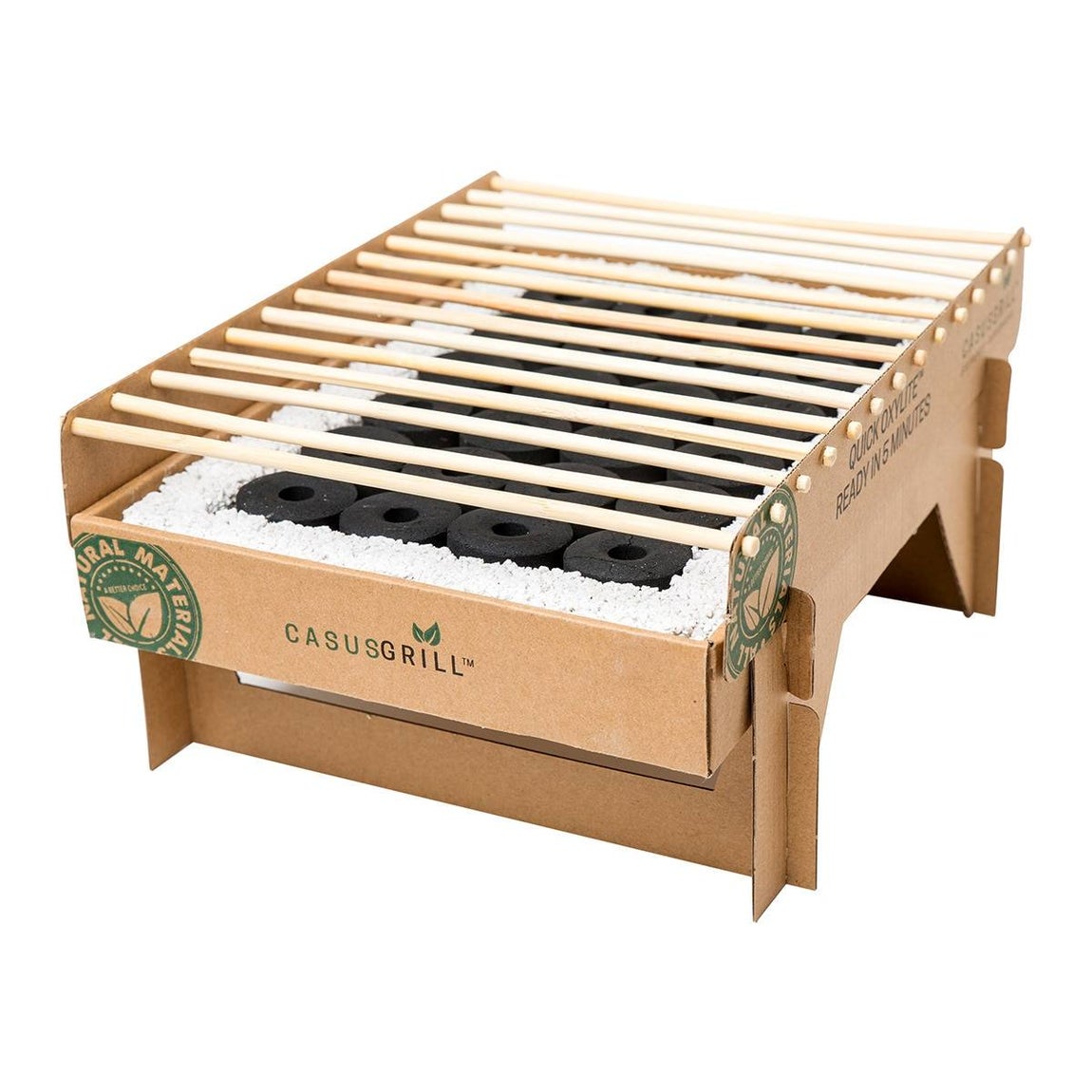 CASUSGRILL - De un solo uso. Esta barbacoa biodegradable de cartón y piedra volcánica, que utiliza carbón de bambú, es perfecta para una jornada de picnic. En EL CORTE INGLÉS, 9,95 €