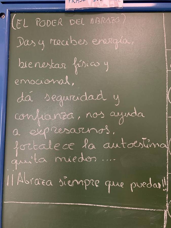 Los mensajes sorpresa con los que despiertan cada mañana los alumnos de un colegio sevillano