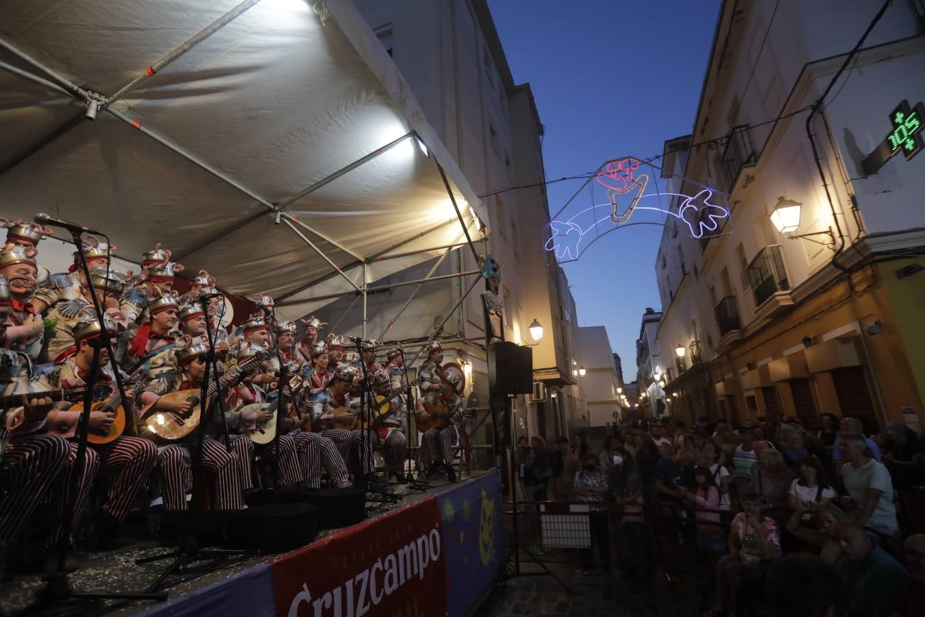 Fotos: Tibio ambiente en Cádiz el Martes de Carnaval