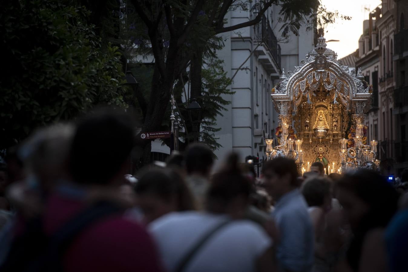 La Hermandad del Rocío de la Macarena vuelve a casa tras una intensa romería