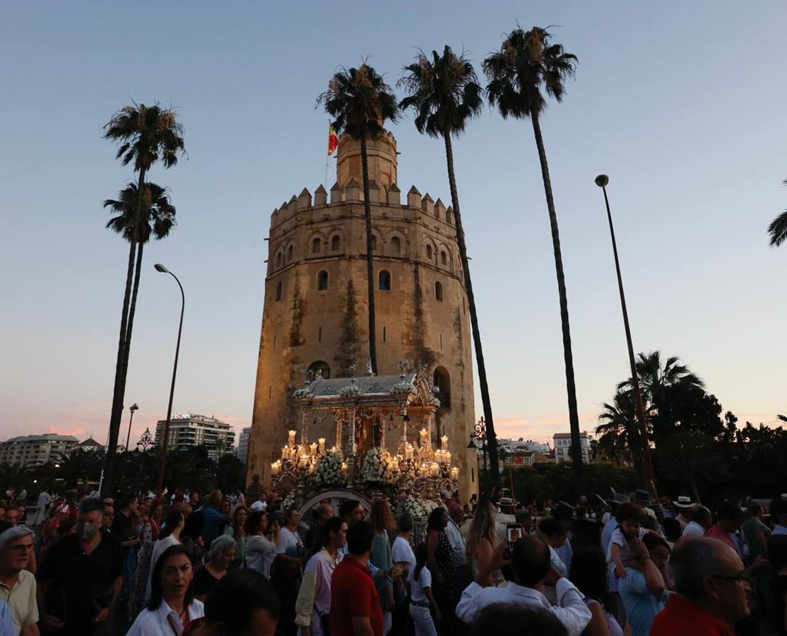 Las hermandades del Rocío vuelven a Sevilla con altas temperaturas