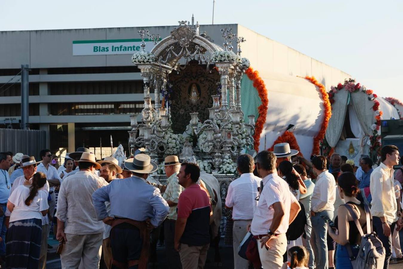 La hermandad del Rocío de Sevilla ya está en la ciudad