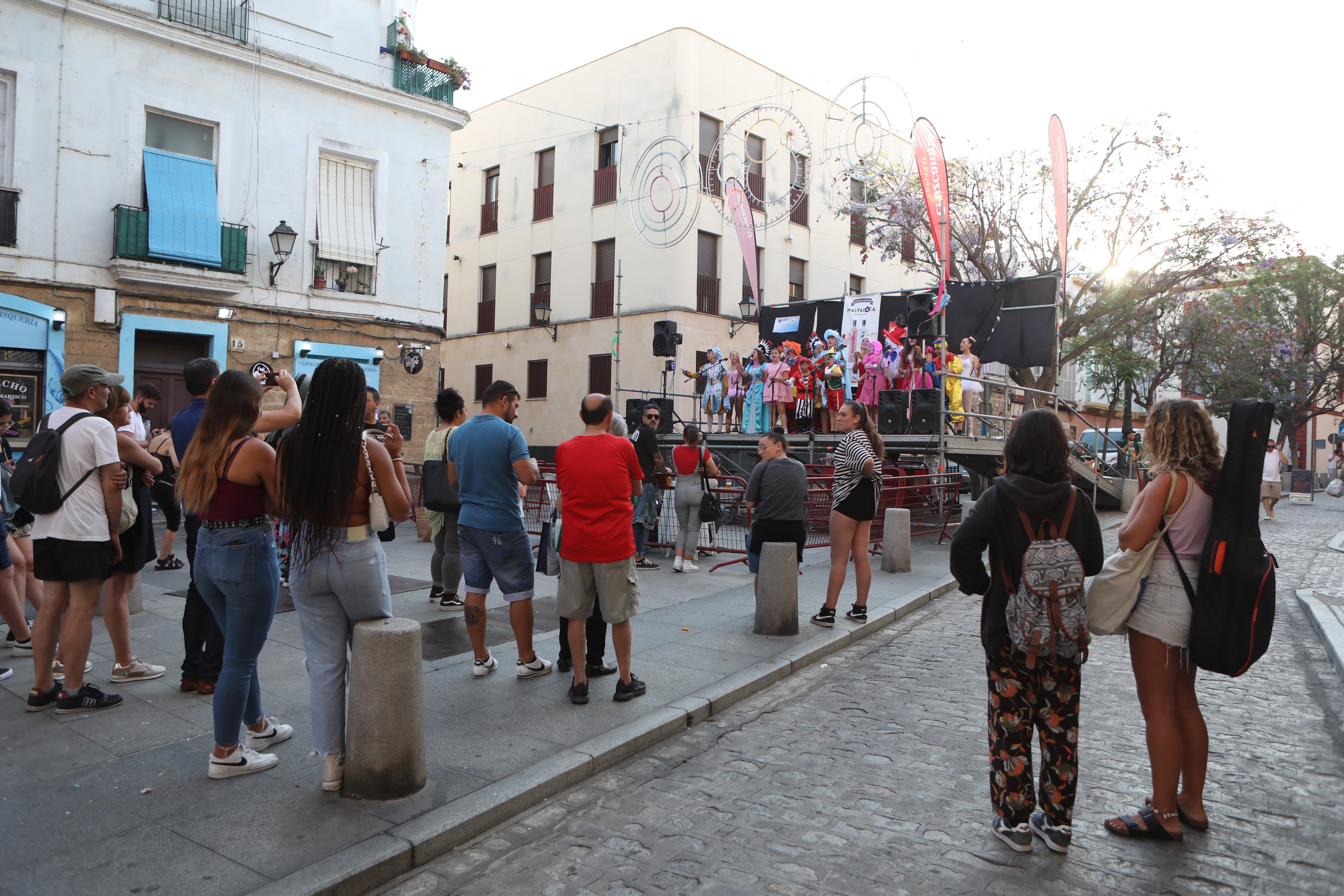 En imágenes: Jueves de Carnaval de verano por las calles de Cádiz