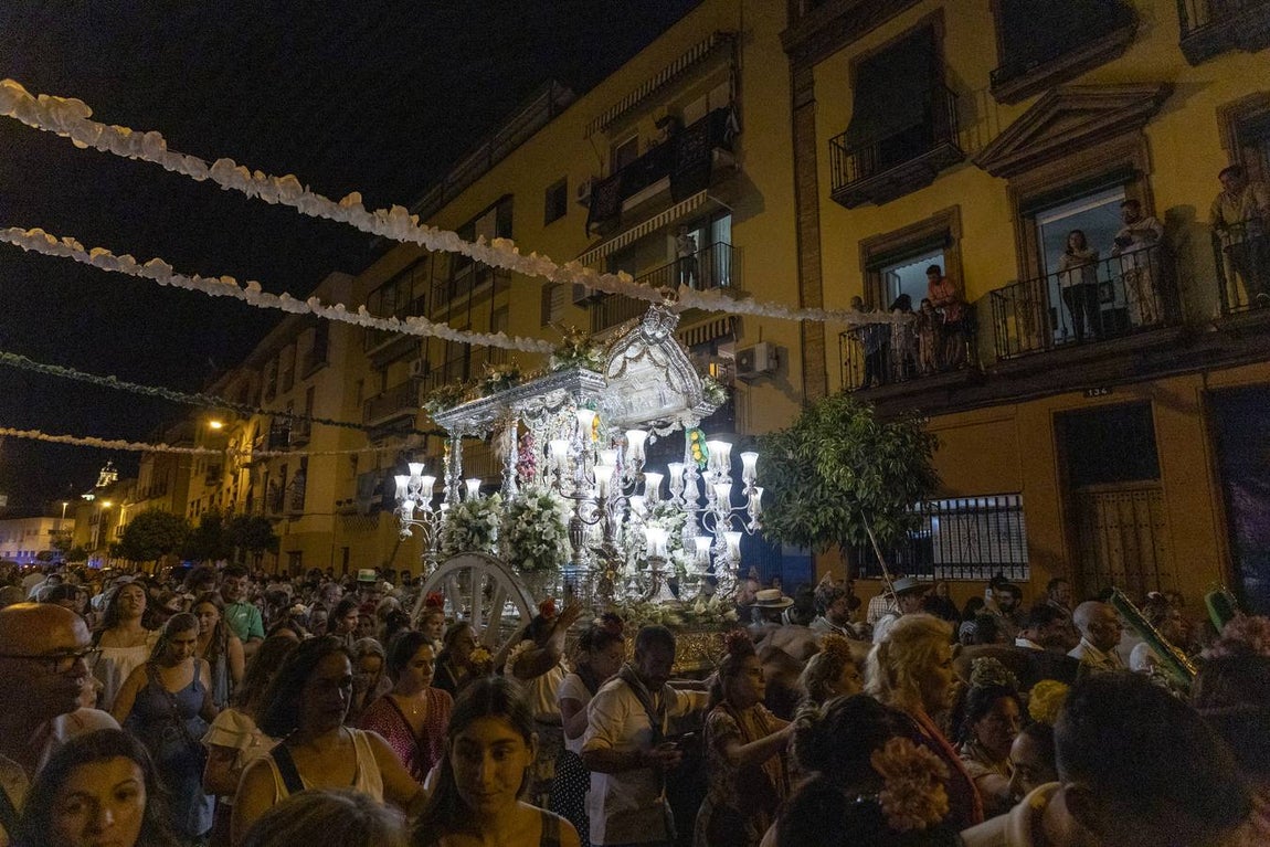 Triana arropa a su Simpecado