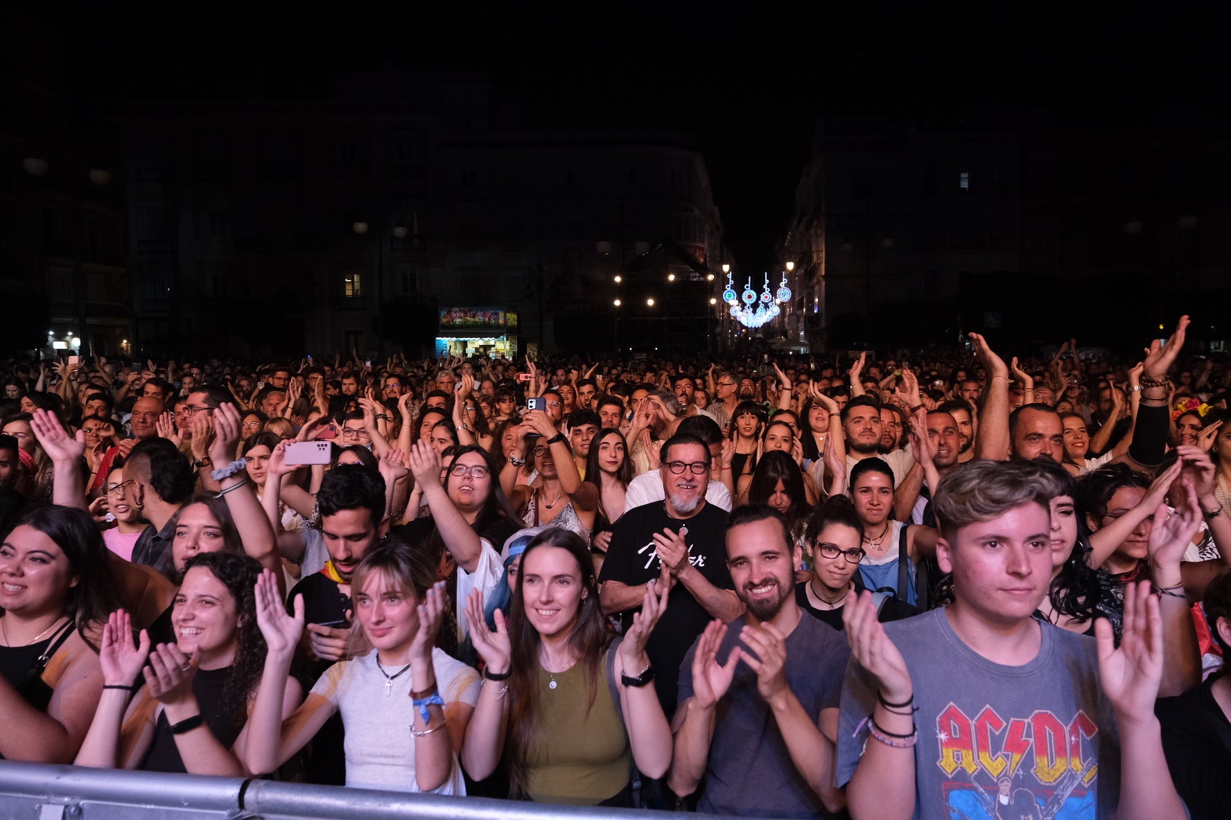 Fotogalería: Concierto de Tanxugueiras en la plaza de San Antonio de Cádiz