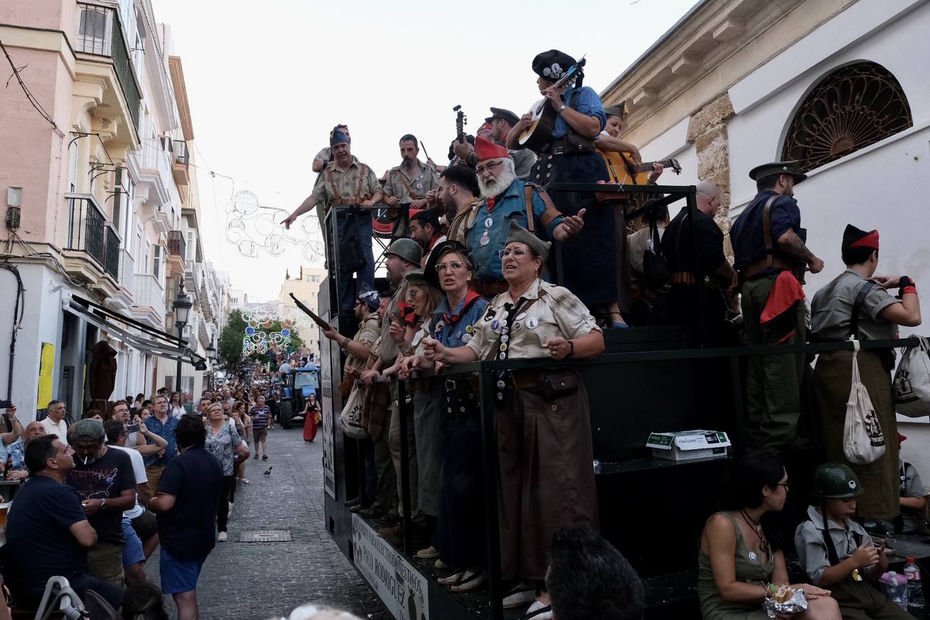 Fotos: El carrusel de coros del viernes se refugia en el Mercado del viento levante