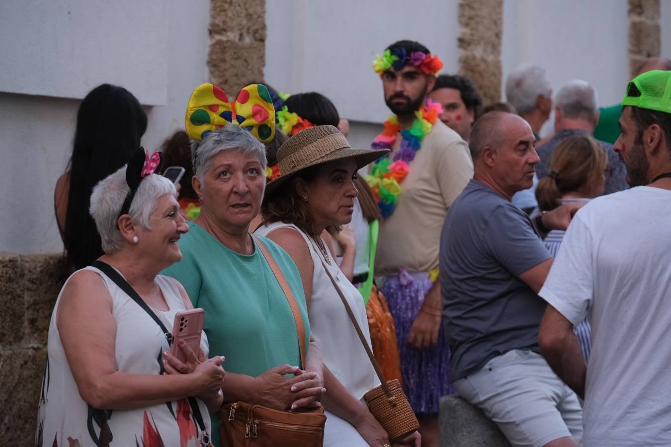 Fotos: El carrusel de coros del viernes se refugia en el Mercado del viento levante