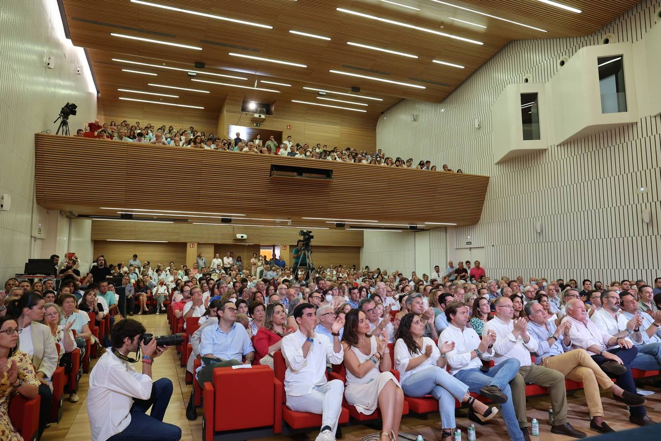 El acto de Feijóo en Córdoba, en imágenes