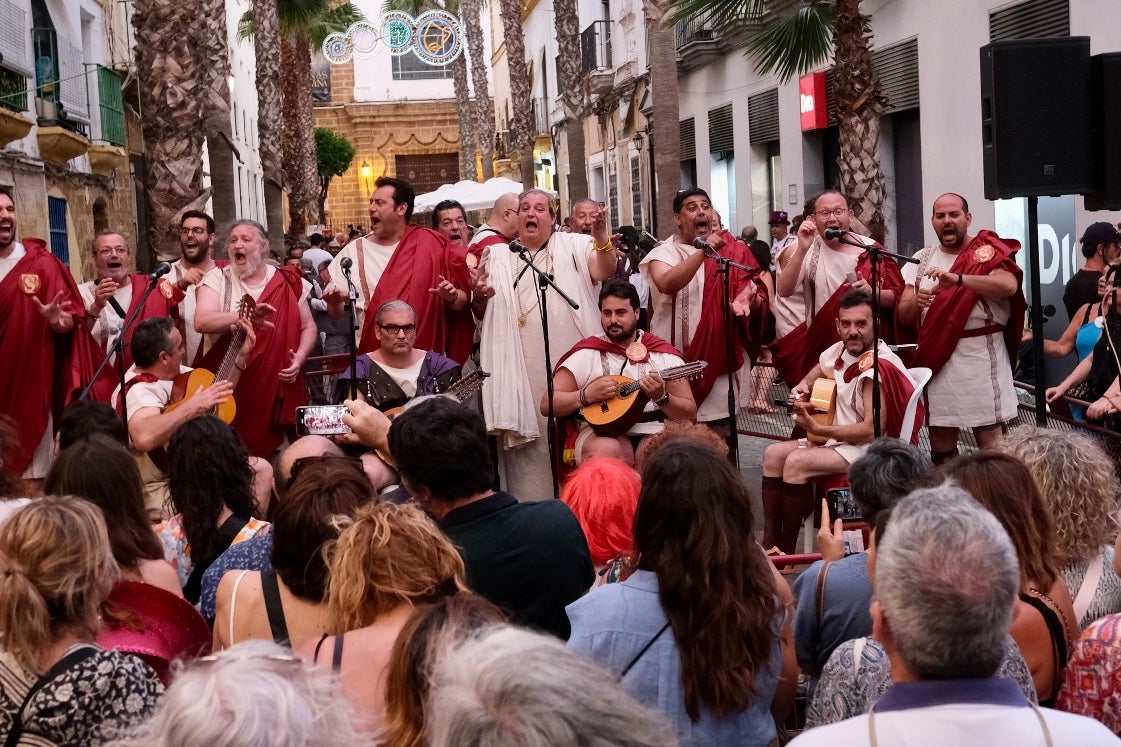 Fotos: La batalla de coros en el barrio de la Viña