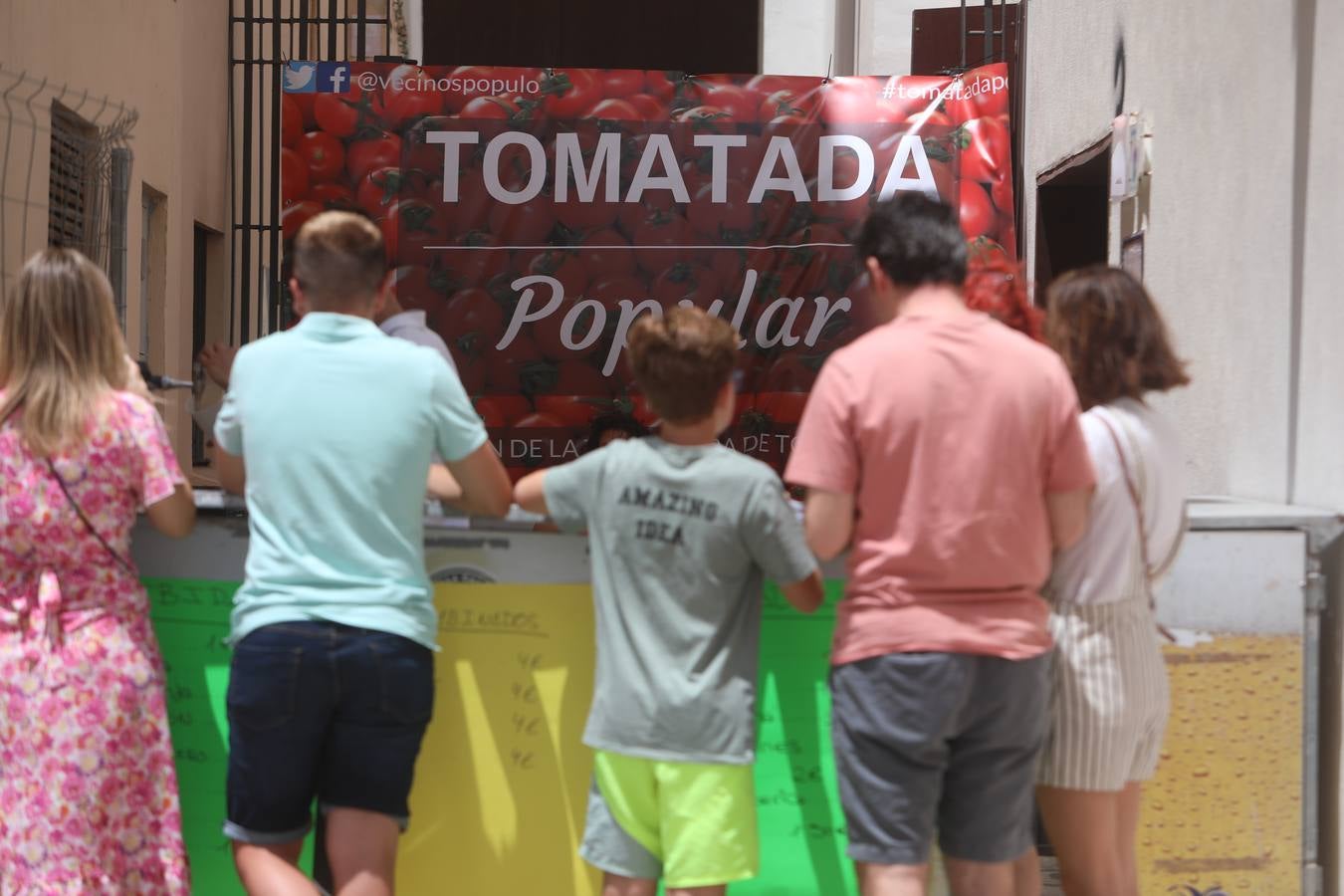 Fotos: Fiasco de la &#039;Tomatada popular&#039; de este sábado en la plaza de Santa Cruz