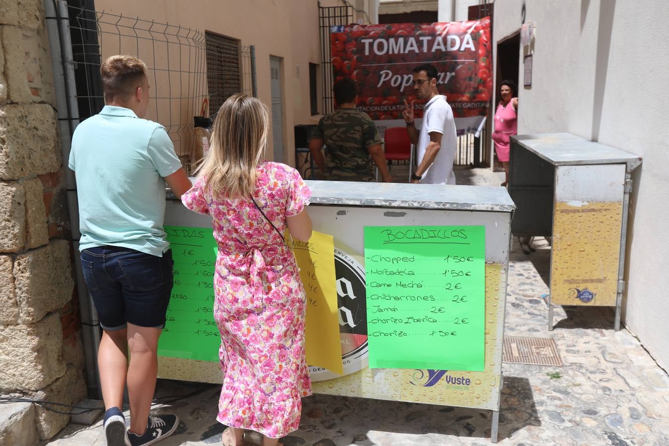 Fotos: Fiasco de la &#039;Tomatada popular&#039; de este sábado en la plaza de Santa Cruz