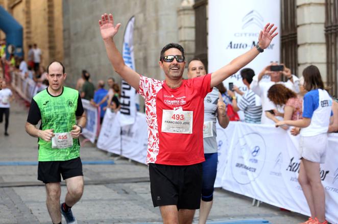 La Carrera del Corpus llena de atletas las calles del Casco de Toledo