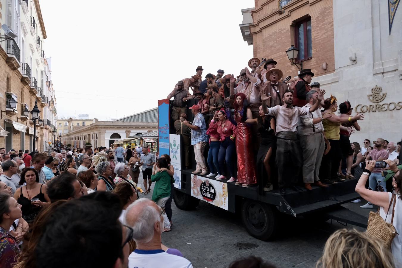 Fotos: Ambiente y carrusel de coros en Cádiz el Domingo de Piñata