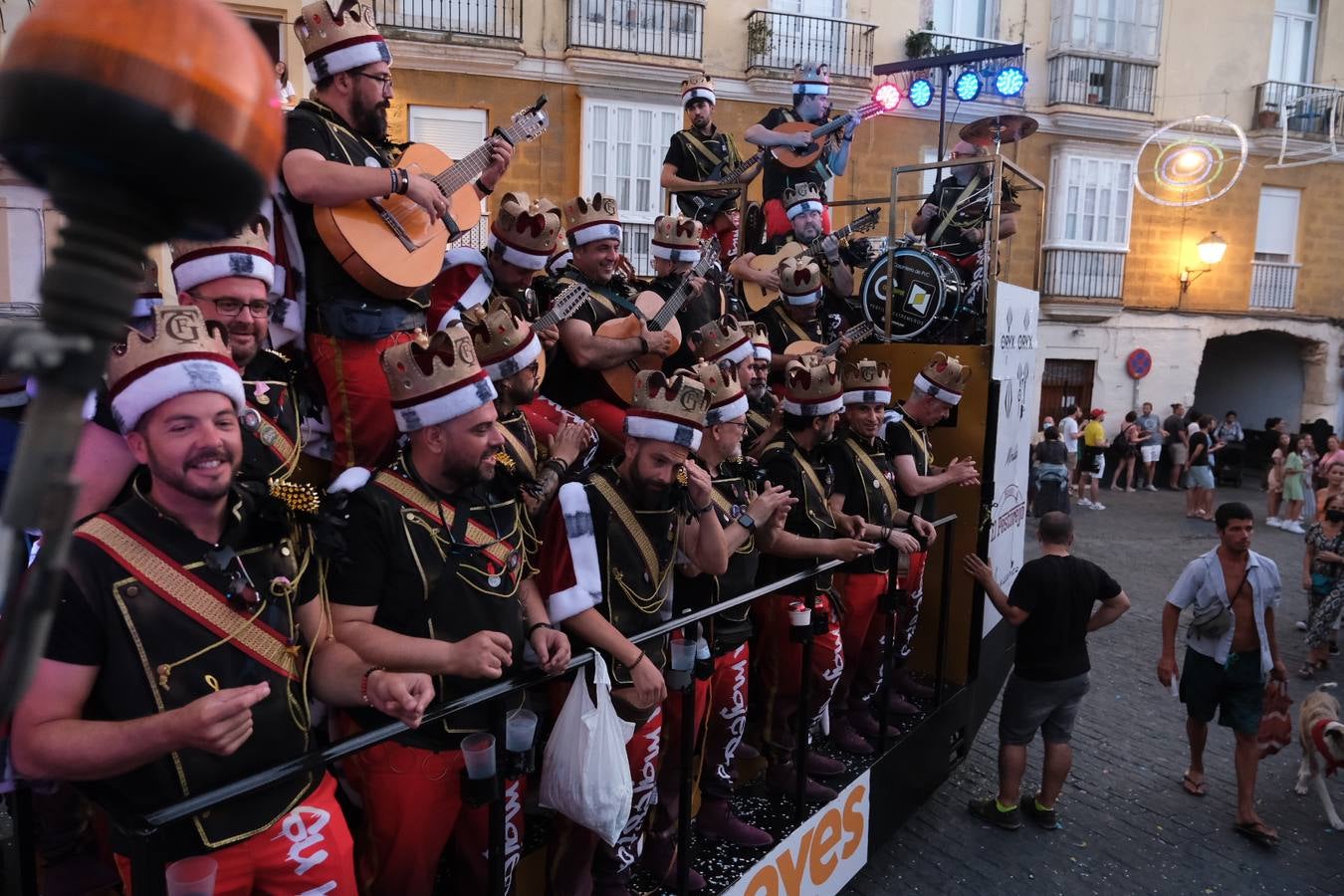 Fotos: Ambiente y carrusel de coros en Cádiz el Domingo de Piñata