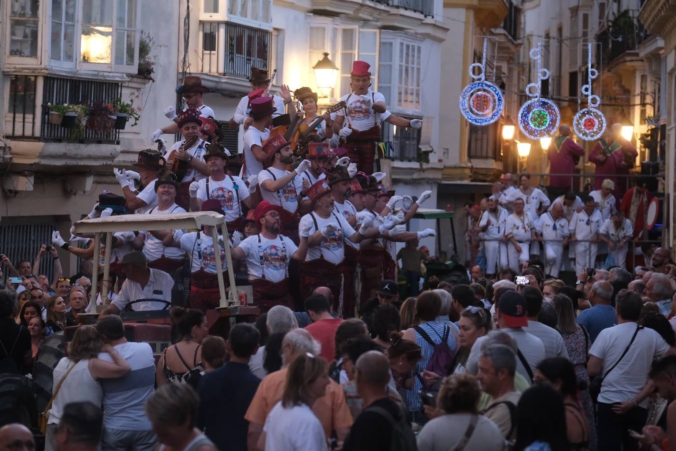 Fotos: Ambiente y carrusel de coros en Cádiz el Domingo de Piñata