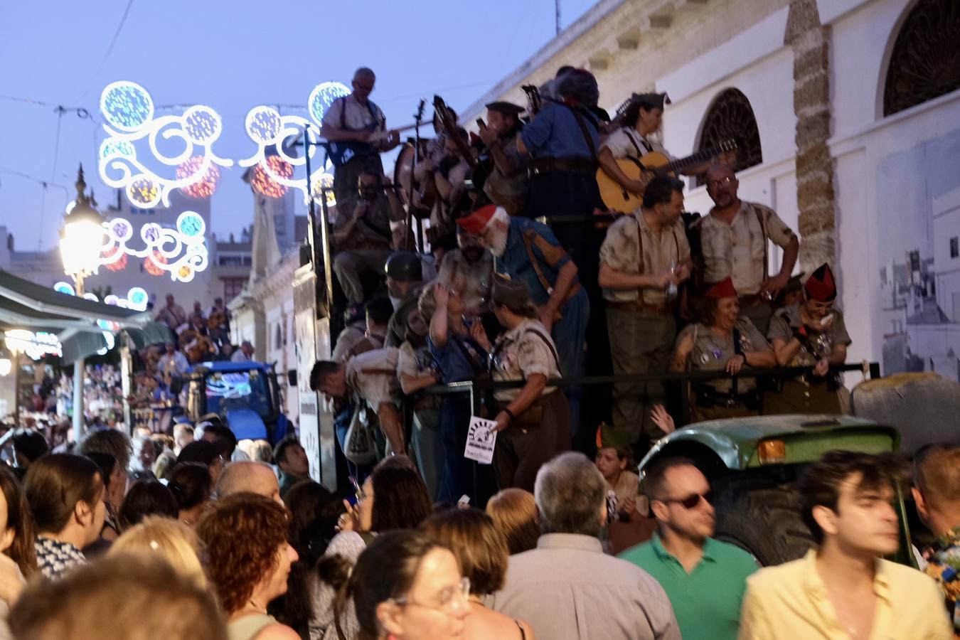 Fotos: Ambiente y carrusel de coros en Cádiz el Domingo de Piñata