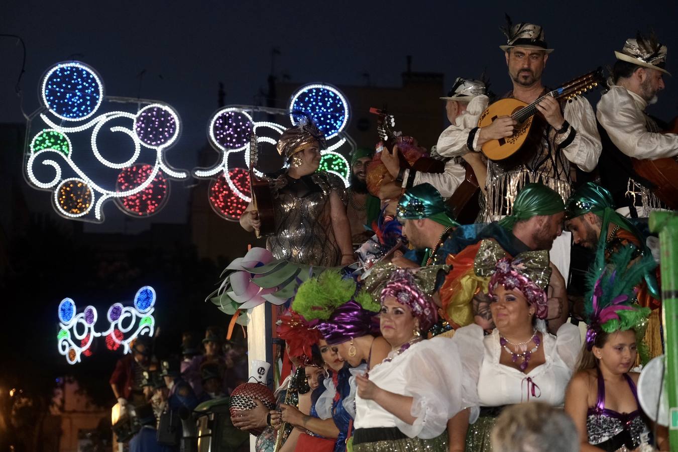 Fotos: Ambiente y carrusel de coros en Cádiz el Domingo de Piñata