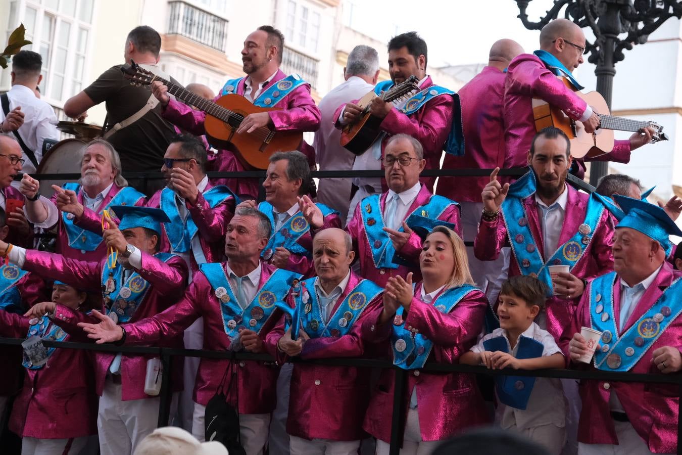 Fotos: Ambiente y carrusel de coros en Cádiz el Domingo de Piñata