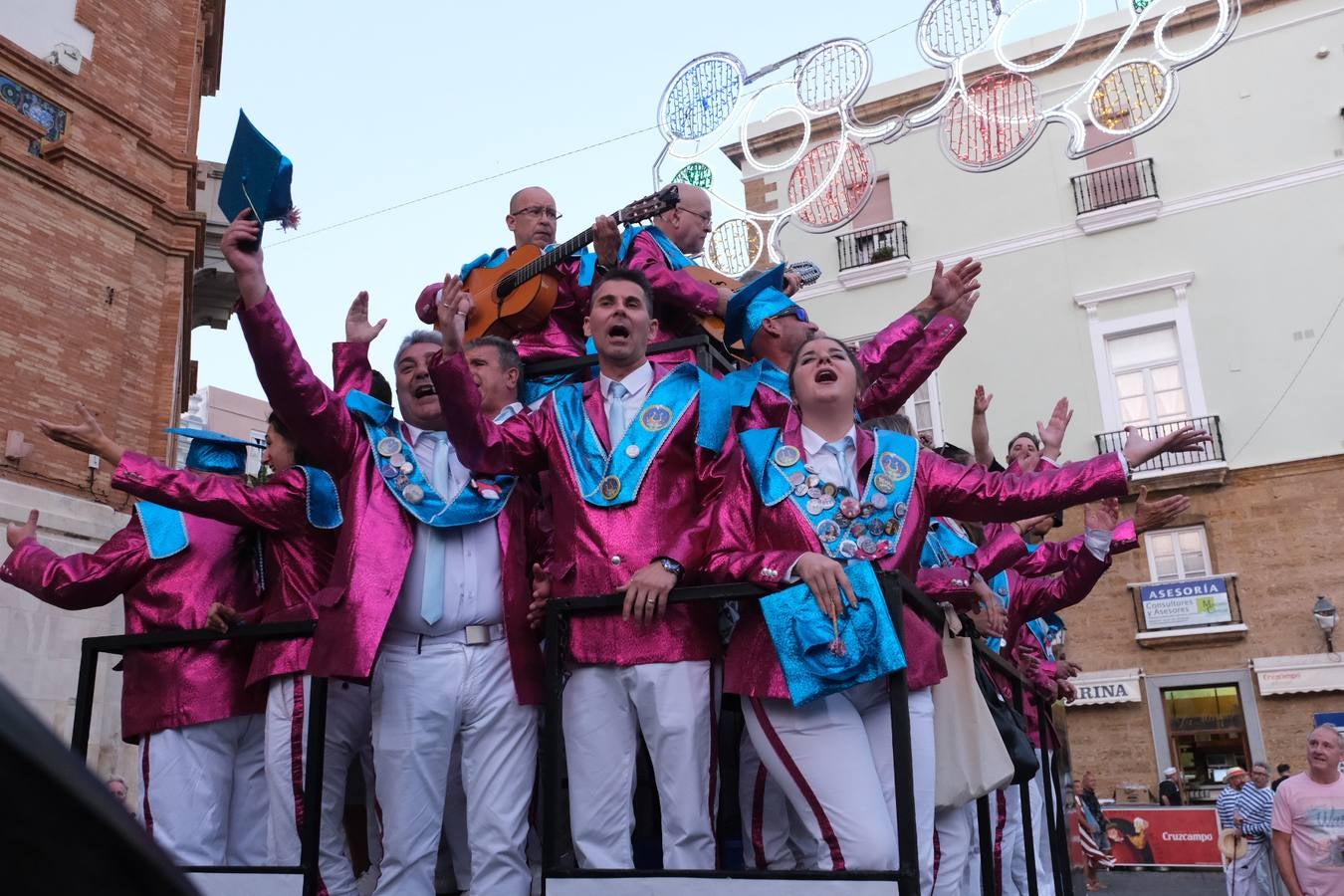 Fotos: Ambiente y carrusel de coros en Cádiz el Domingo de Piñata