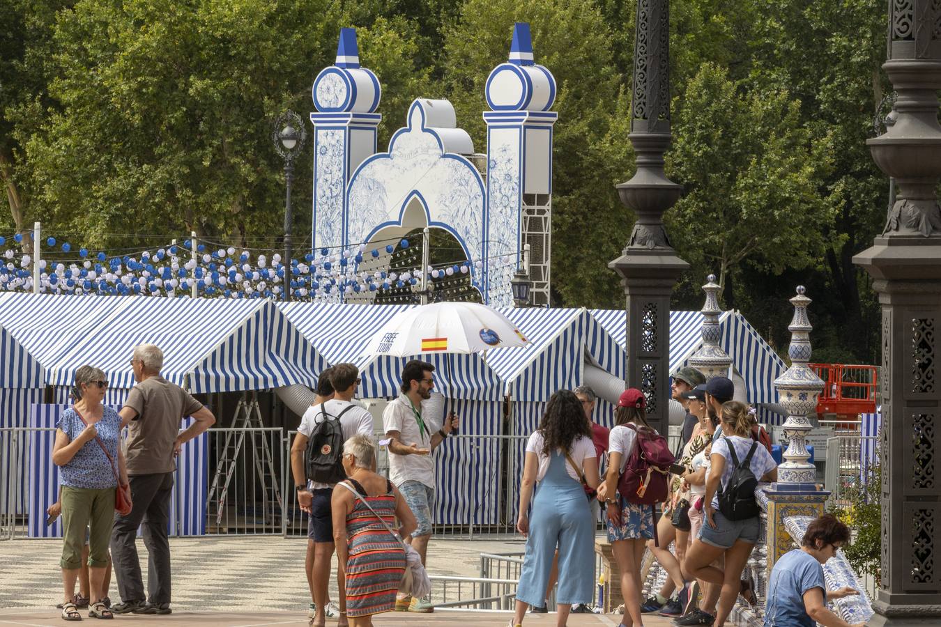 Dior monta la Feria en la Plaza de España, en imágenes