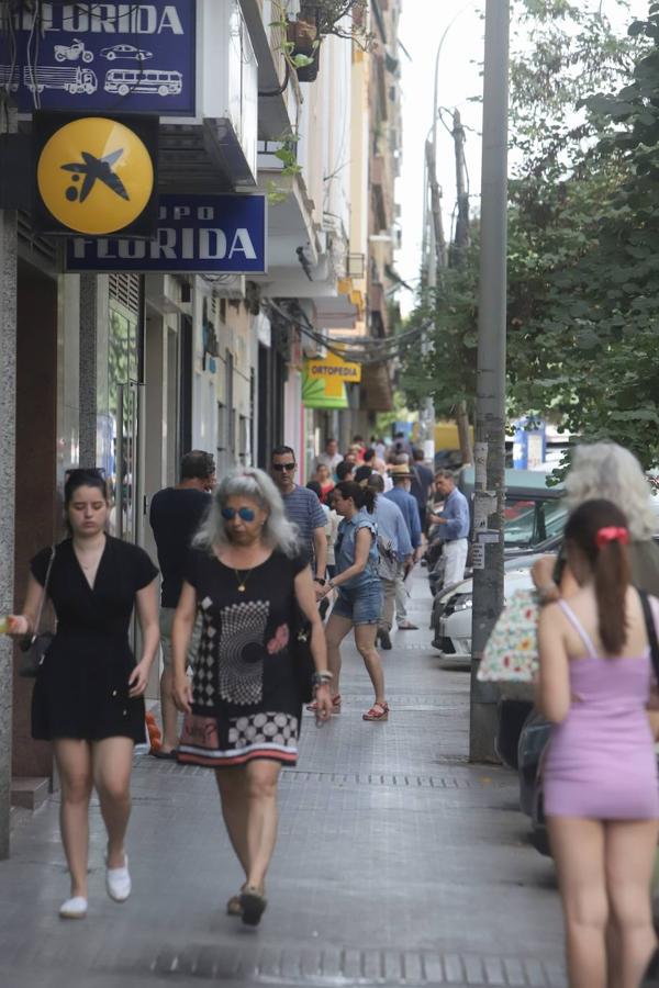 El comercio en el barrio de Ciudad Jardín en Córdoba, en imágenes