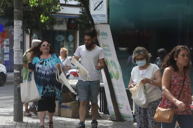 El comercio en el barrio de Ciudad Jardín en Córdoba, en imágenes