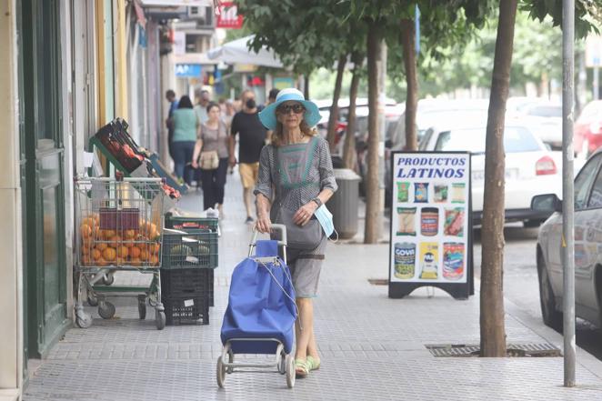 El comercio en el barrio de Ciudad Jardín en Córdoba, en imágenes