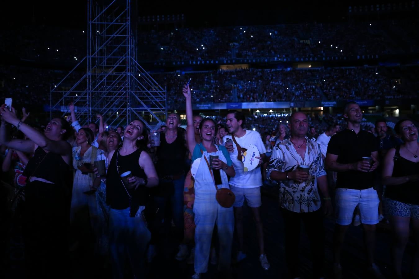 Sevilla vibra con Alejandro Sanz en el Villamarín