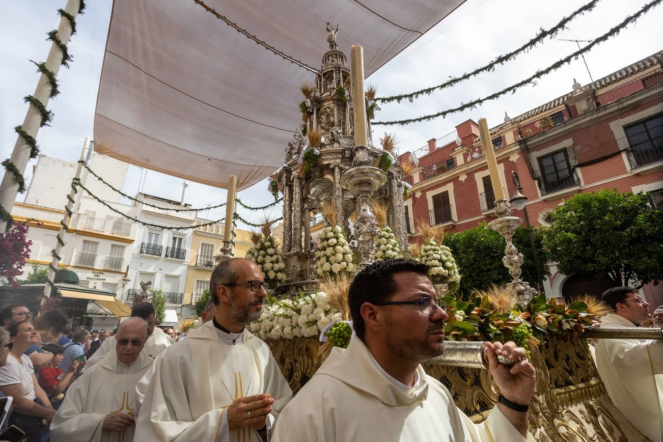 Las mejores imágenes de la procesión del Corpus Christi de Sevilla (y II)