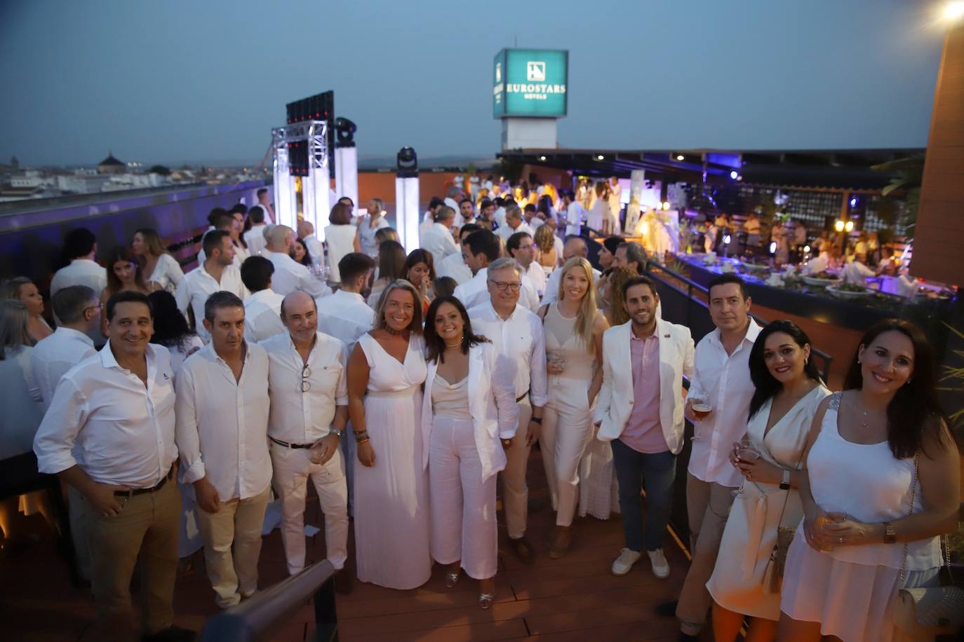 La Fiesta Blanca en la terraza del Eurostars Palace de Córdoba, en imágenes