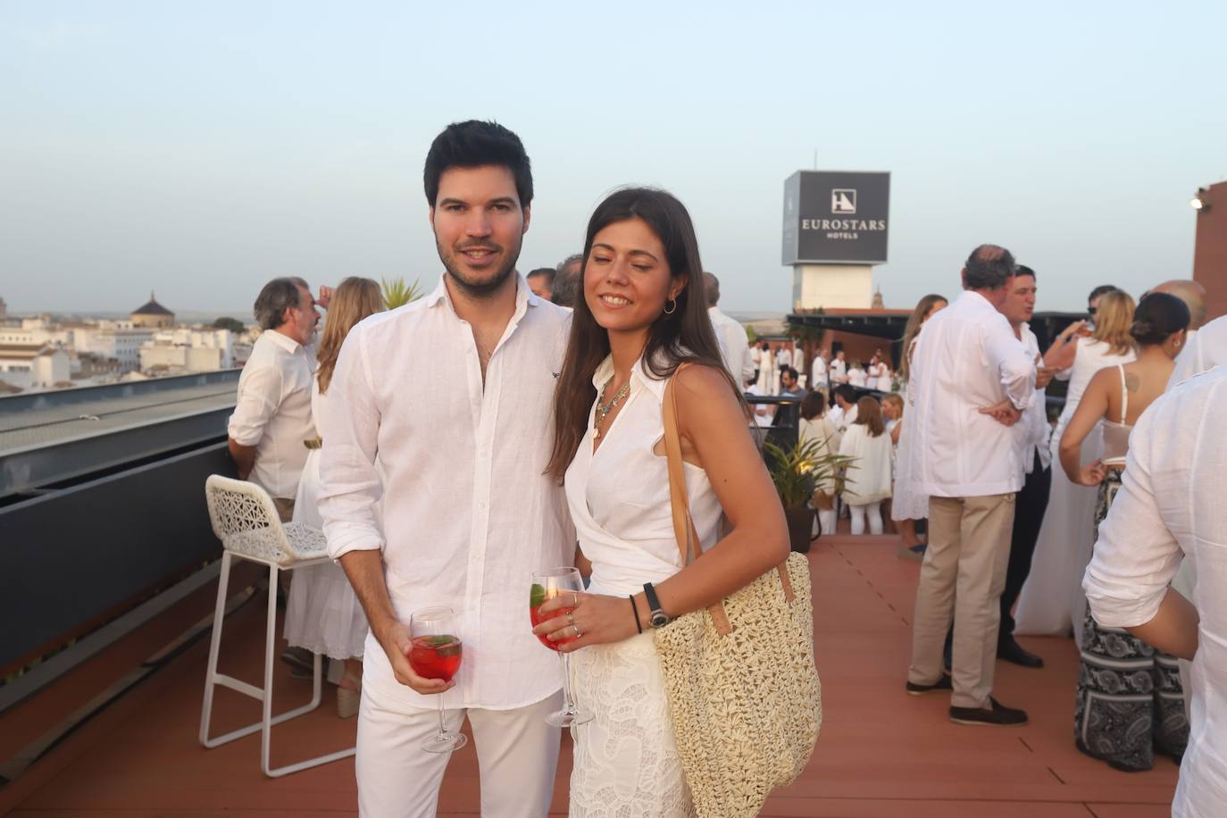 La Fiesta Blanca en la terraza del Eurostars Palace de Córdoba, en imágenes