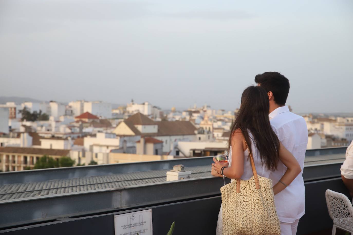 La Fiesta Blanca en la terraza del Eurostars Palace de Córdoba, en imágenes