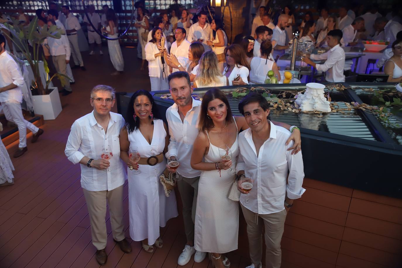 La Fiesta Blanca en la terraza del Eurostars Palace de Córdoba, en imágenes