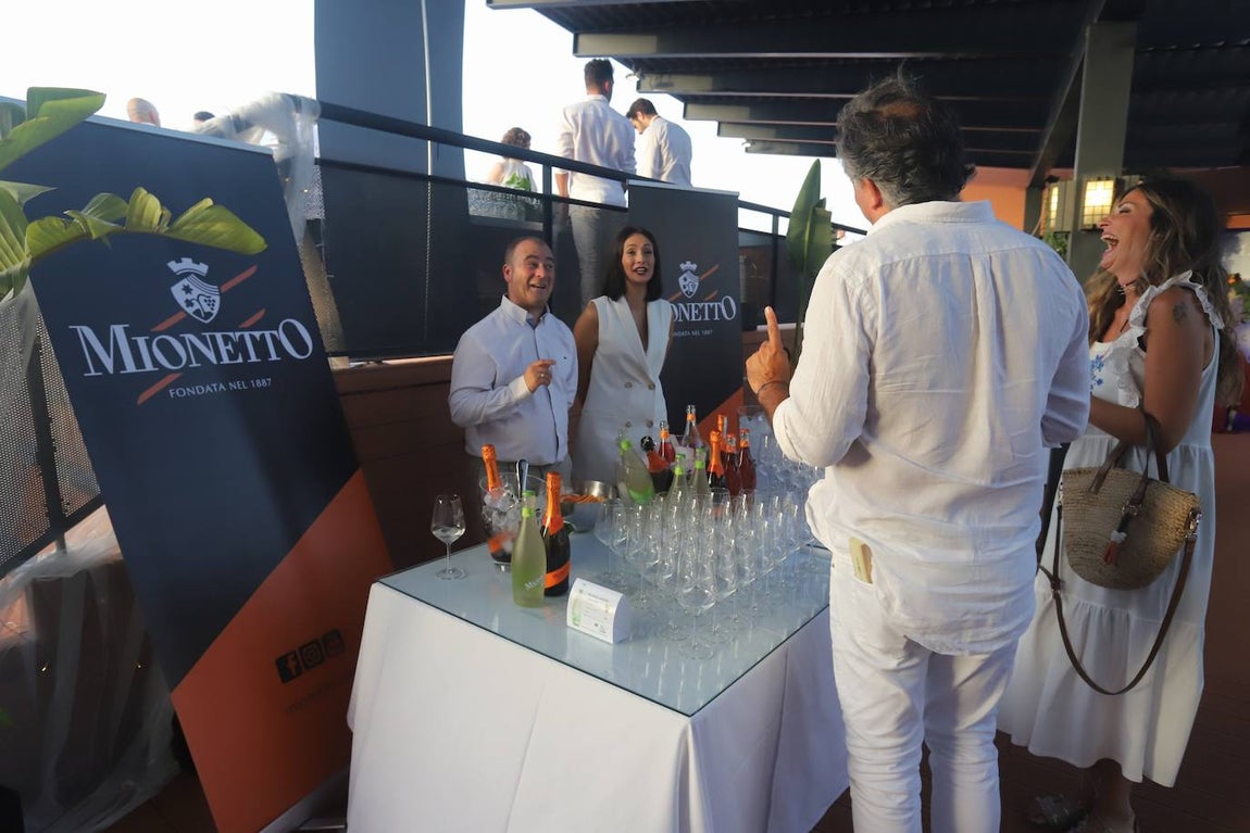 La Fiesta Blanca en la terraza del Eurostars Palace de Córdoba, en imágenes