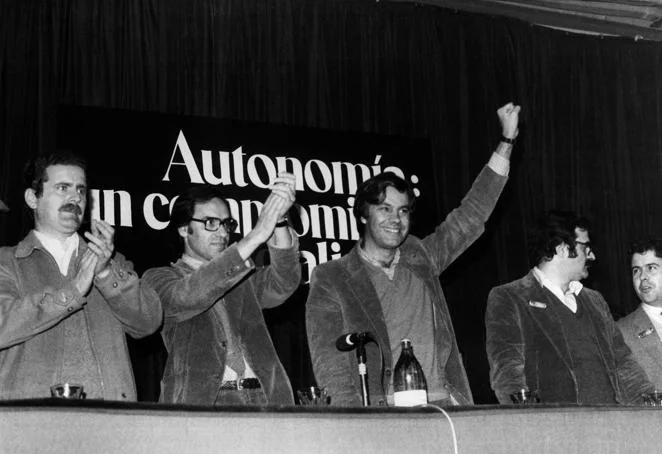 Aprobación del Estatuto de Autonomía. Los andaluces votaron el estatuto en referéndum el 28 de febrero de 1980. En la imagen, Alfonso Guerra y Felipe González
