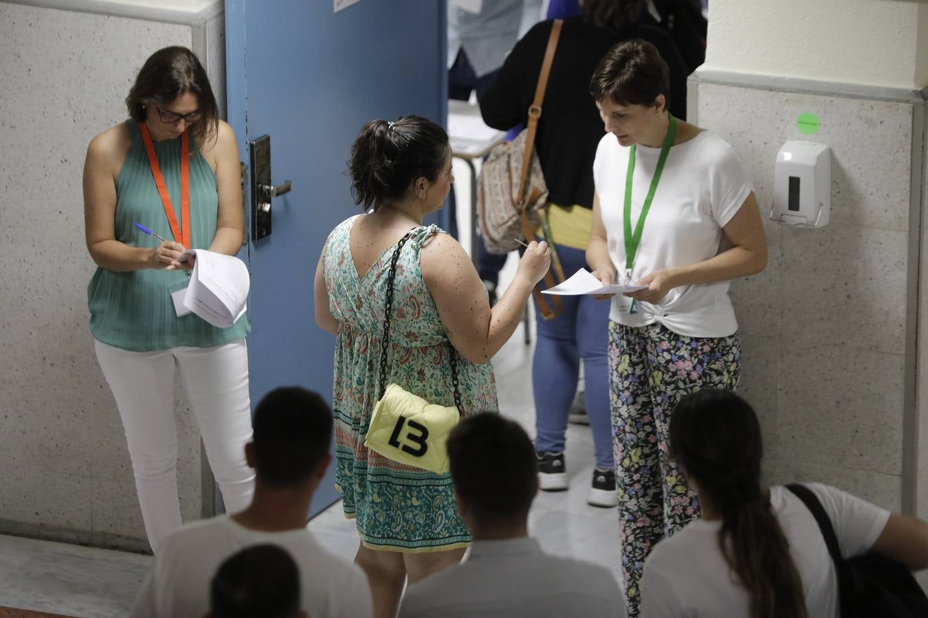 Primer examen de las oposiciones de magisterio celebradas en Sevilla