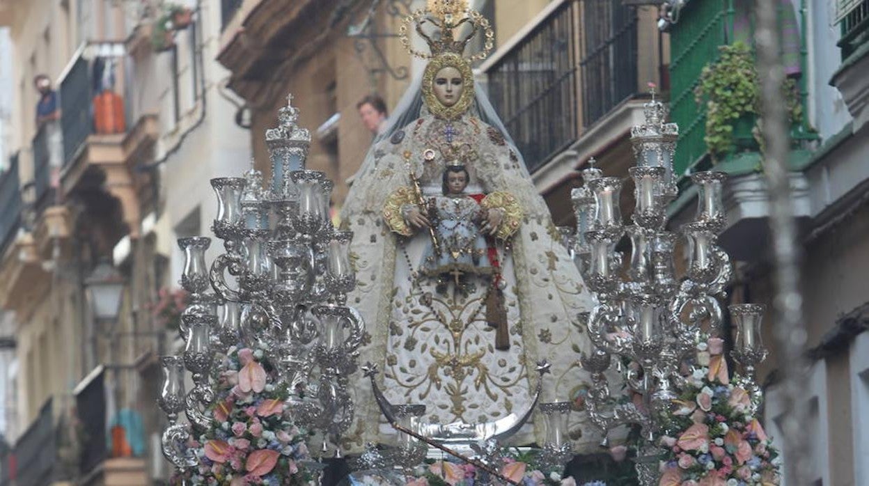 Traslado de la Patrona de Cádiz a la Catedral