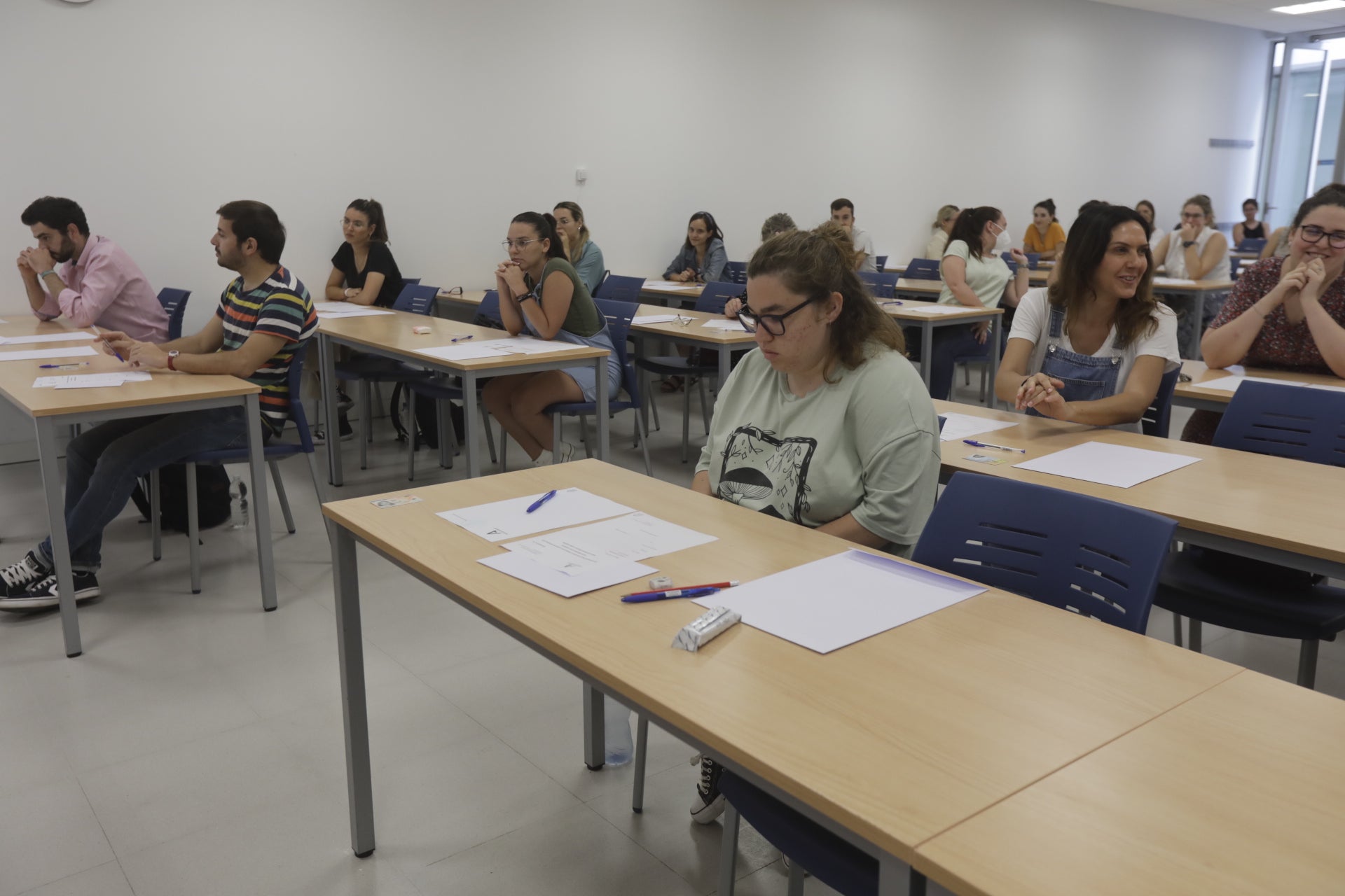 Casi 5.000 opositores gaditanos se examinan para lograr plaza de maestro