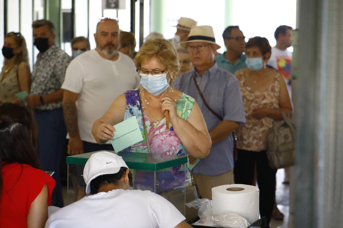 Votaciones durante la jornada electoral del 19J en Andalucía