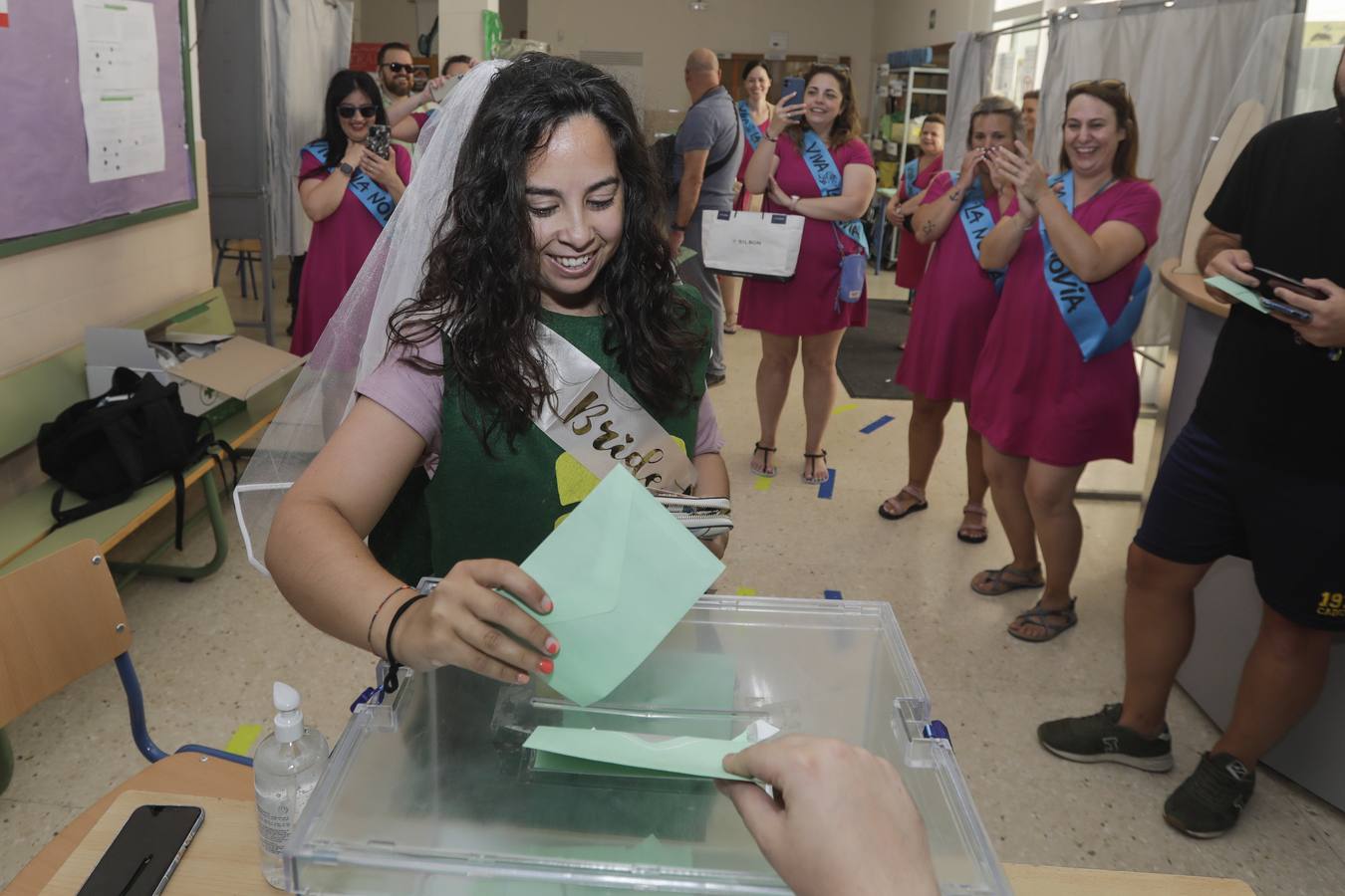 Votaciones durante la jornada electoral del 19J en Andalucía