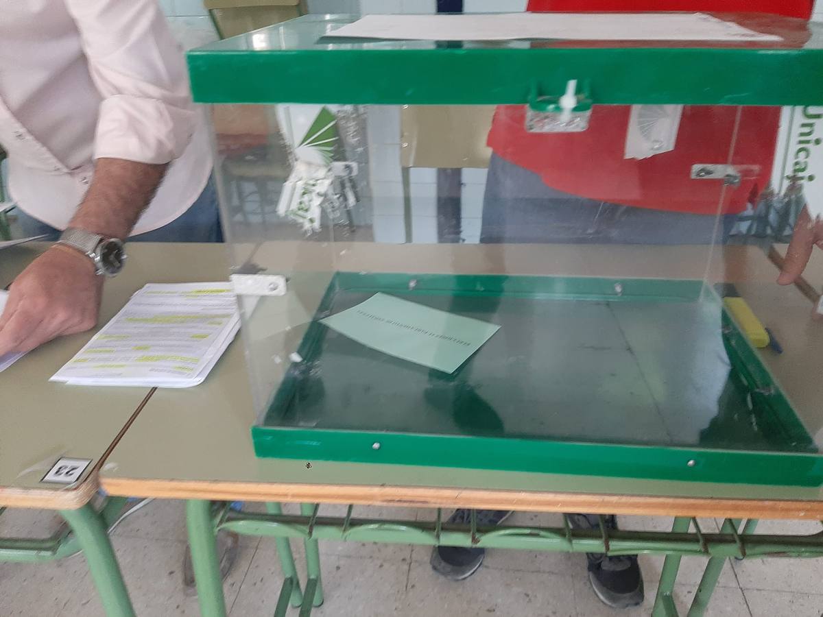 Votaciones durante la jornada electoral del 19J en Andalucía