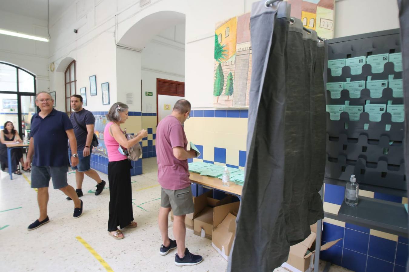 Votaciones durante la jornada electoral del 19J en Andalucía