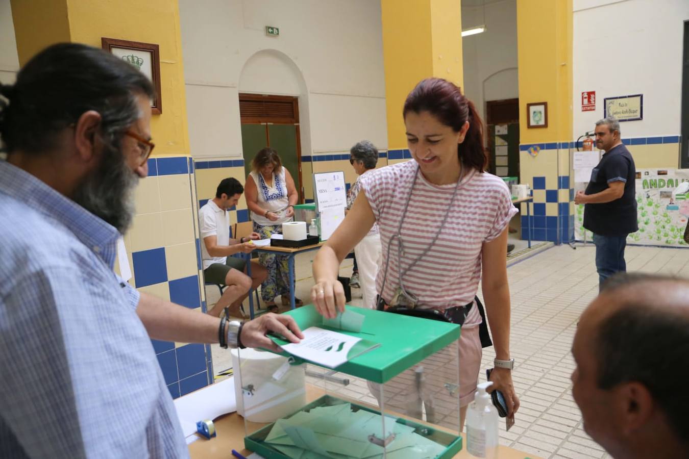 Votaciones durante la jornada electoral del 19J en Andalucía