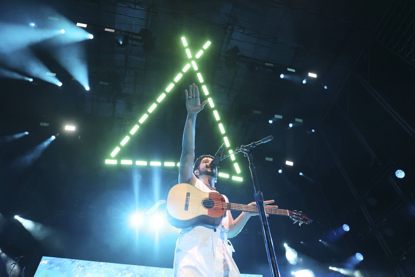 Córdoba se entrega al cantante colombiano Camilo con 9.000 personas en la plaza de toros