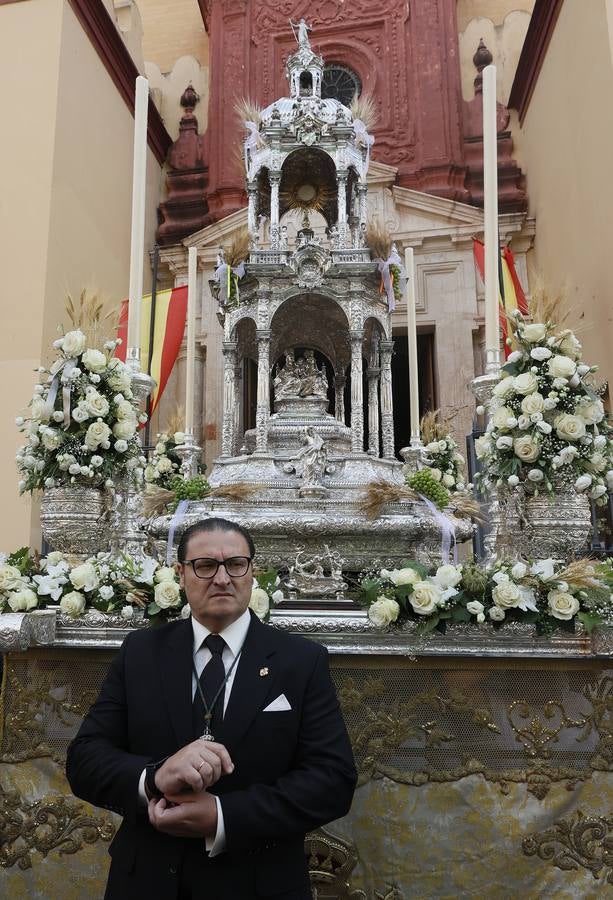 Procesión del Corpus Christi de Triana por las calles del barrio