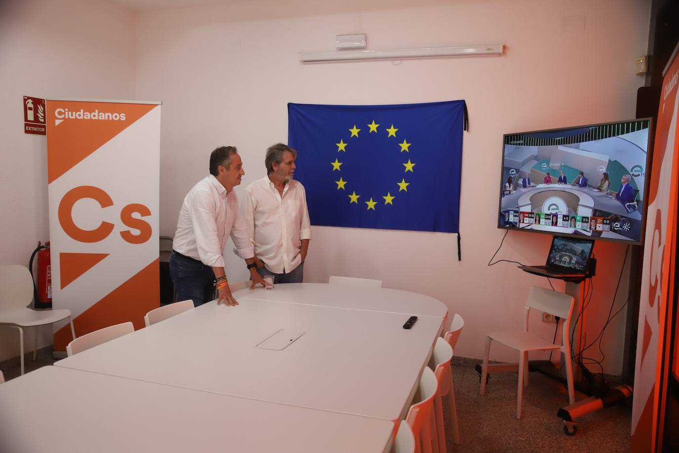 La desolación de Ciudadanos en Córdoba tras quedarse sin parlamentarios, en imágenes